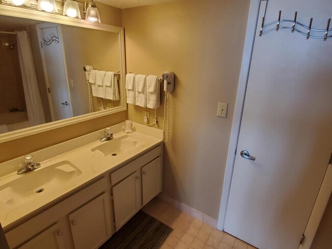 Foto del edificio - 207 76th Ave N Unit# 991