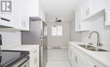 Building Photo - 136 Wilton Ave