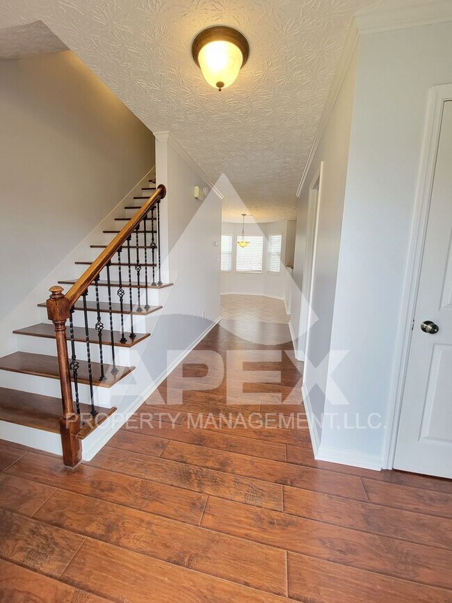 Building Photo - Gorgeous 4 Bd/2.5 Ba Single Family Home on...