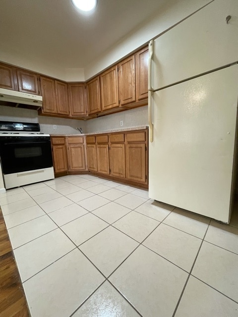 KITCHEN - 6678 69th St