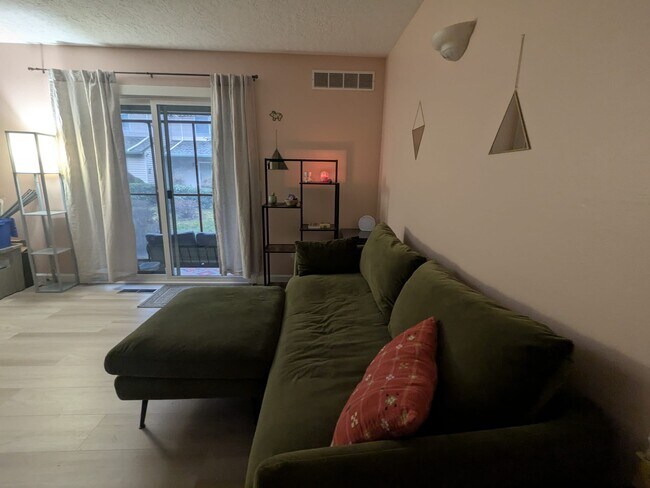 Foto del edificio - 12002 N Jantzen Beach Ave