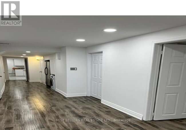 Building Photo - 3045 Hawktail Crescent