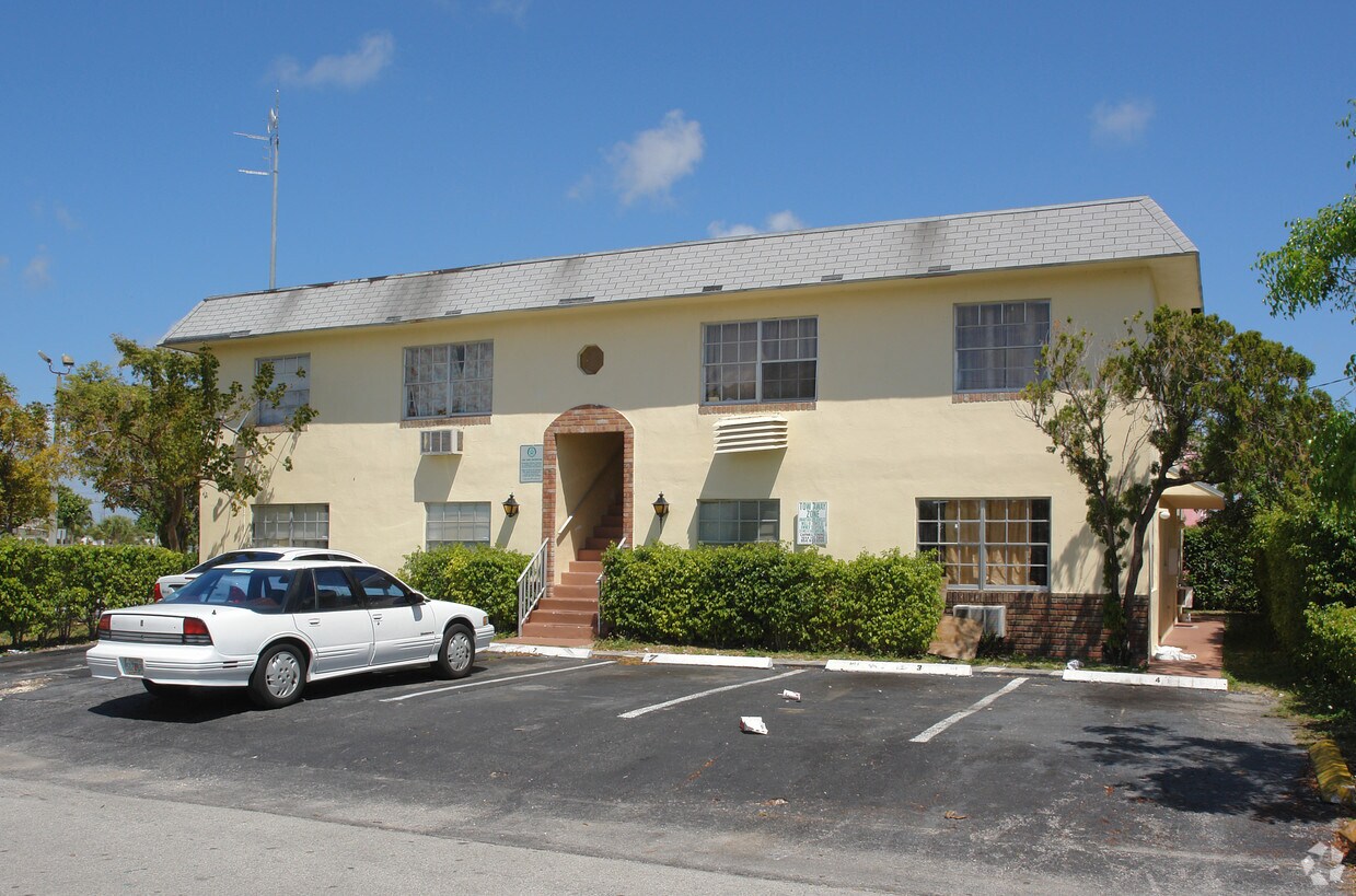 Building Photo - 840 SW 3rd Ave