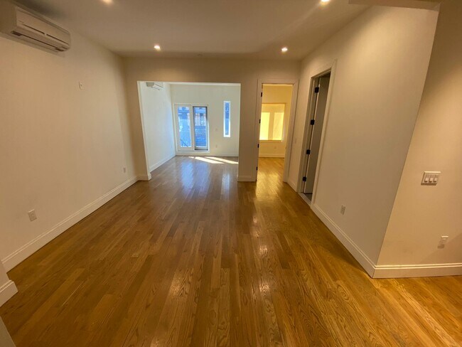 Foto del edificio - 2443 Ocean Ave