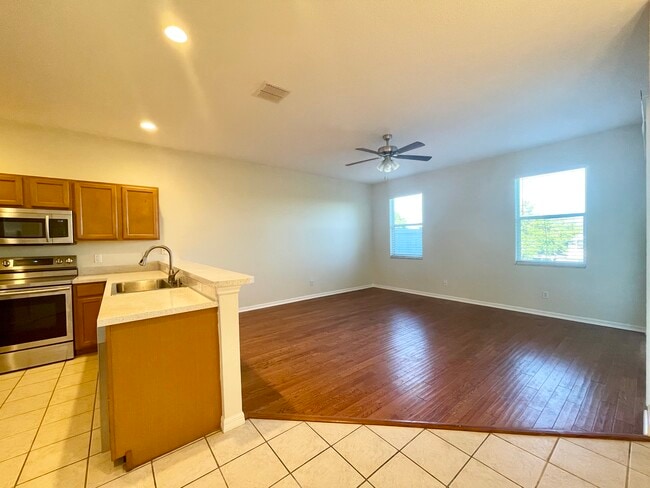 Building Photo - 1007 Lava Cove
