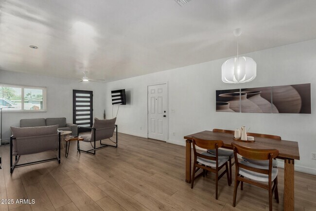 Foto del edificio - 829 W Mitchell Dr