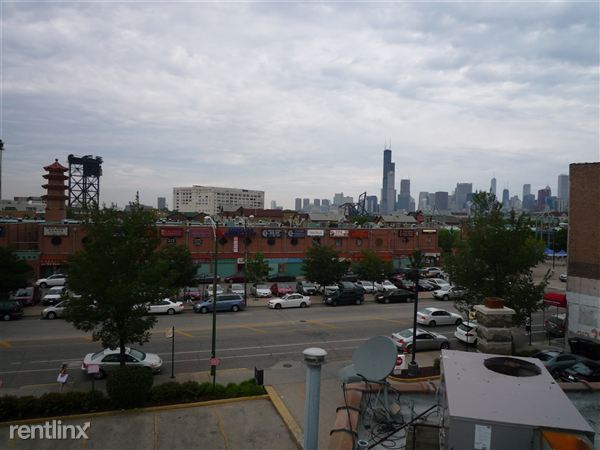 Primary Photo - 242 W Cermak Rd