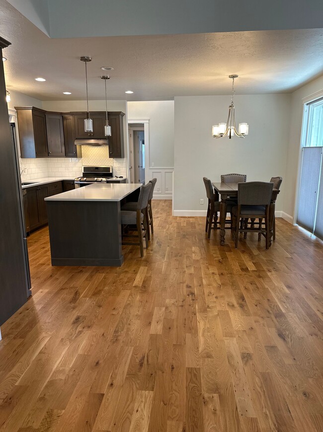 Foto del edificio - 165 E Grove Creek Ln