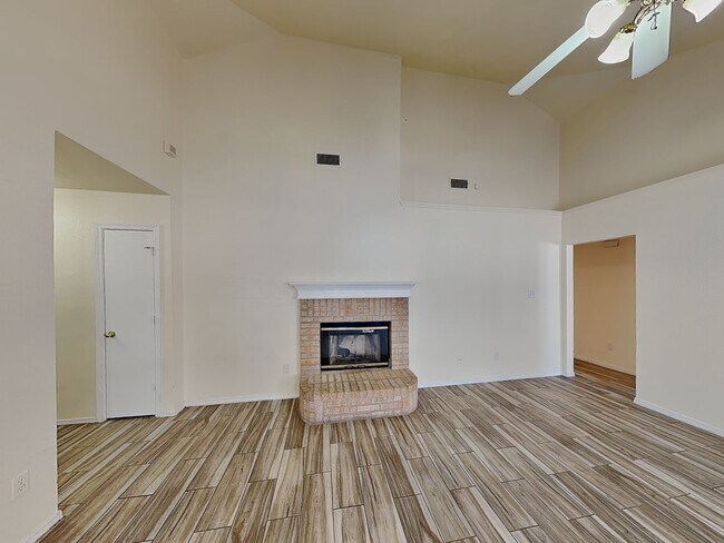 Foto del edificio - Move-In Ready Charm with Space to Love! $500 off the first full month’s rent with a move-in on or...