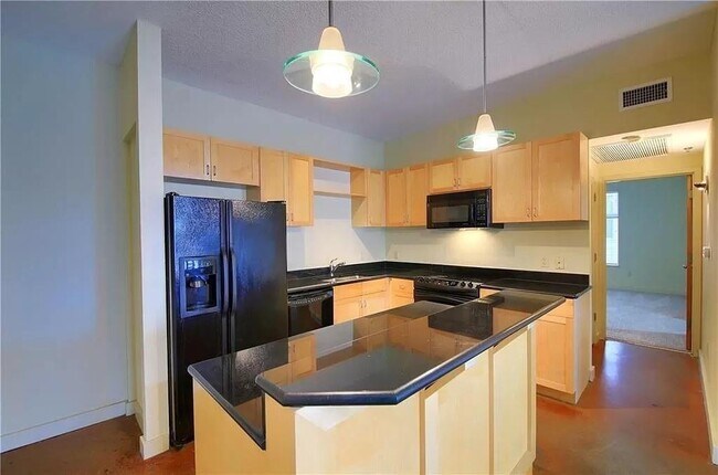 Foto del edificio - 711 W 26th St