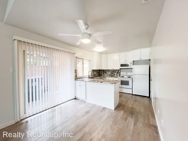 Foto del edificio - 2 br, 1 bath House - 8617 La Riviera Dr Un...