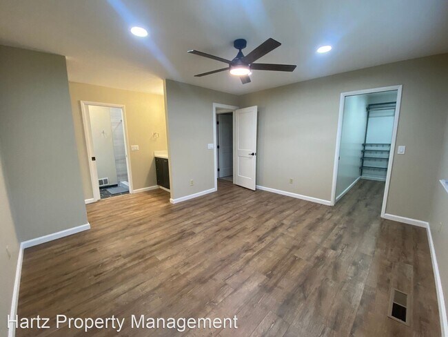 Building Photo - 3 br, 2.5 bath House - 2844 Saint Joseph D...