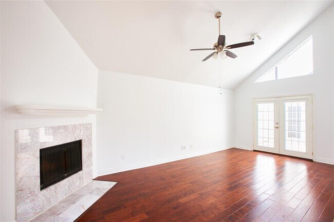 Building Photo - 731 Heights Blvd