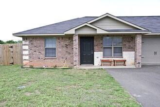 Building Photo - 16994 Sentinel Ln