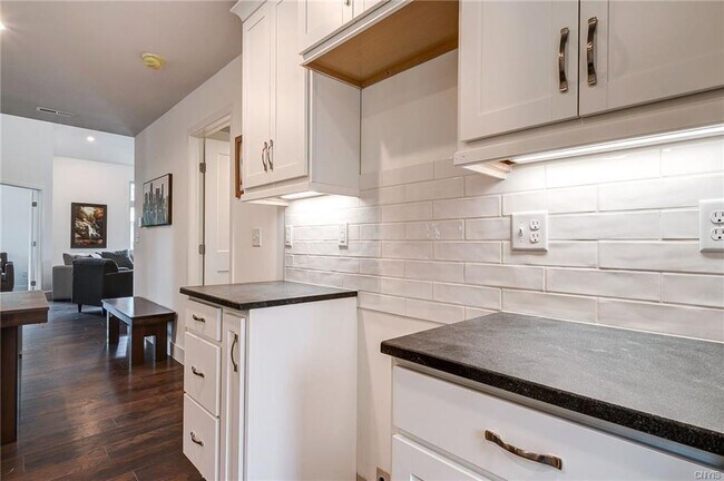 Foto del edificio - 110 Xavier Cir