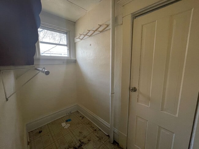 Building Photo - 401 N Rowley St