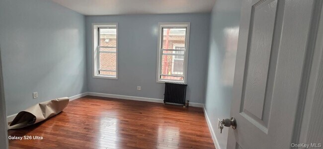 Foto del edificio - 33-30 89th St