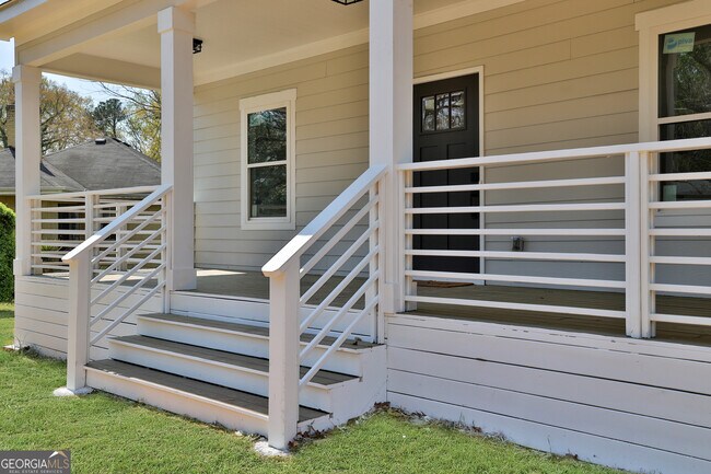 Foto del edificio - 1701 Fairway Hill Dr SE