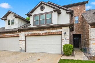 Building Photo - 2304 S Lakeline Blvd