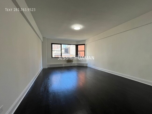 Building Photo - 219 E 69th St
