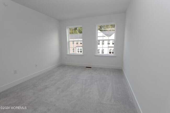 Foto del edificio - 35 Crimson Dr