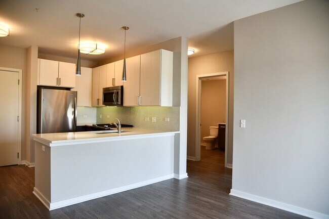 Building Photo - 2505 S Highland Ave