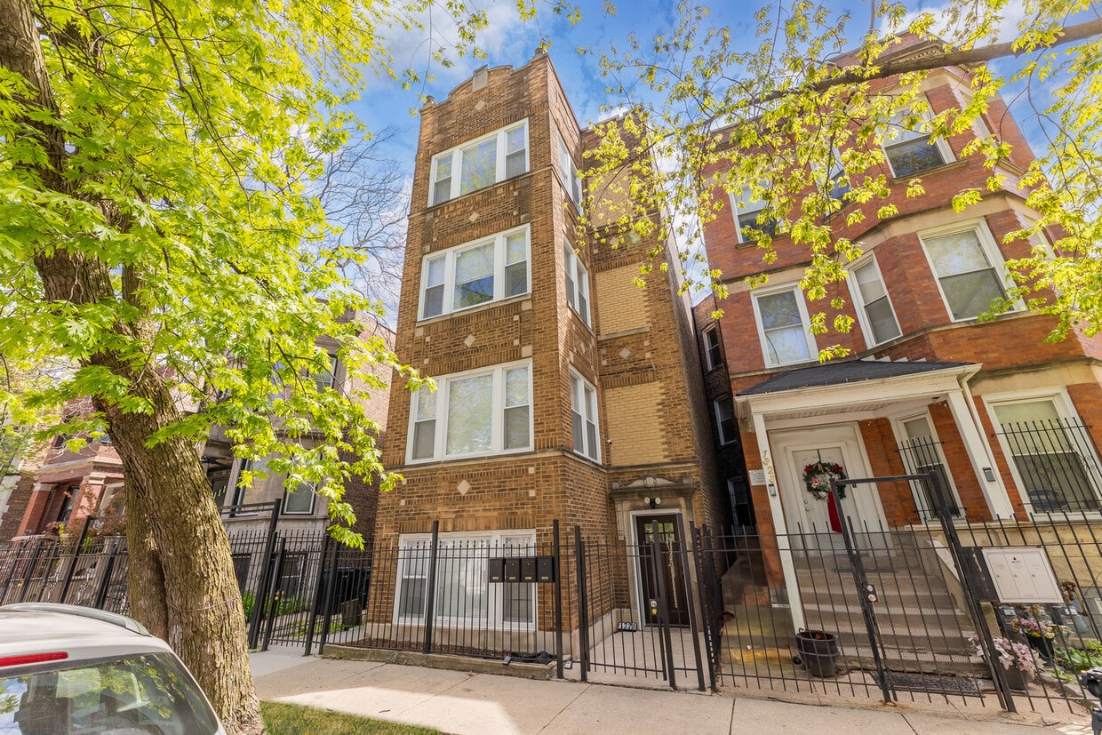 Primary Photo - 1321 S Millard Ave