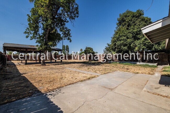 Building Photo - 3 Bedroom/2 Bath Home in Rosedale - $2195 per month!