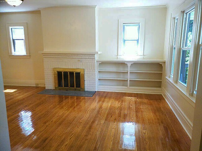 Foto del edificio - 231 Fellows Ave