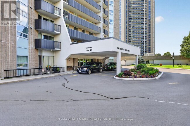 Photo du bâtiment - 1380 Prince of Wales Dr