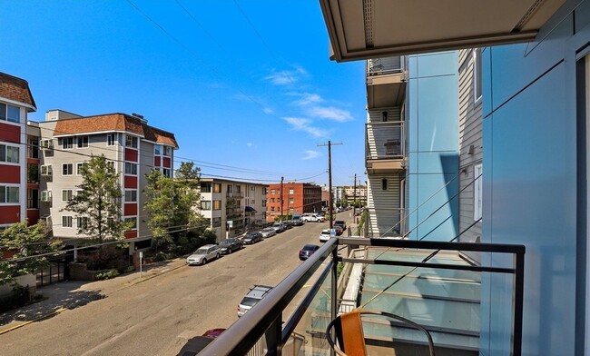 Foto del edificio - 1614 Summit Ave