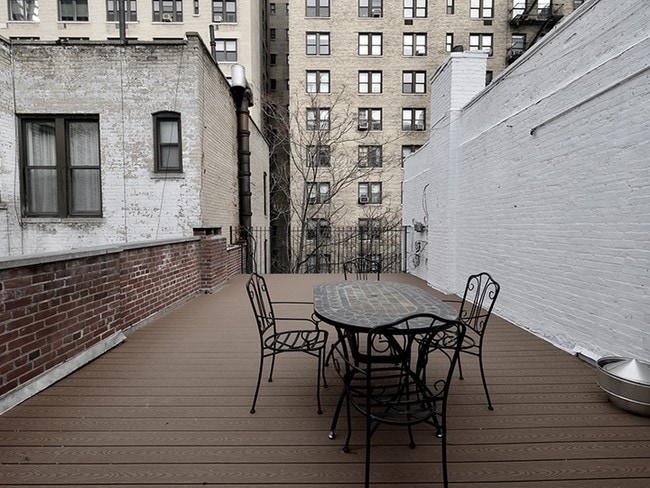 Foto del edificio - Upper West Townhouse 9 Apartments