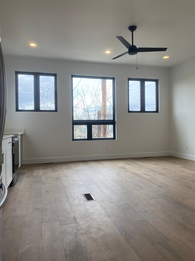 945 E Morris St Unit B, Indianapolis, IN 46203 Apartments in