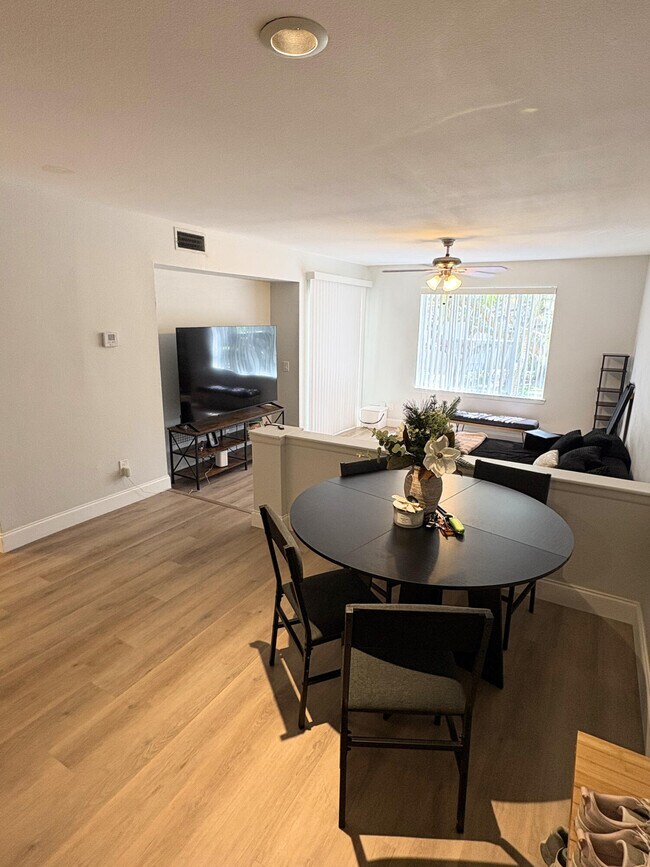 Foto del edificio - 1760 Palm Cove Blvd