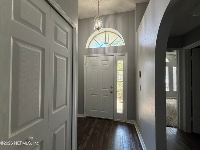 Foto del edificio - 7327 High Bluff Rd N