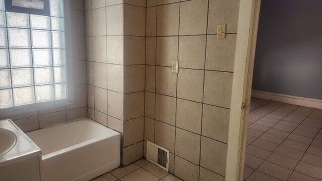 Building Photo - 2755-2757 N 33rd St. (Duplex)