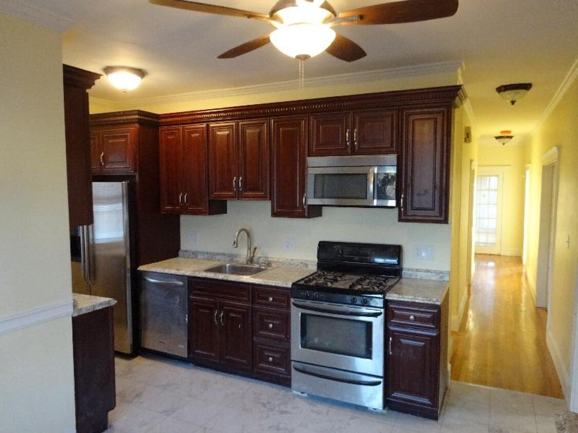 Foto del edificio - Charming 3 Bedroom No Broker Fee