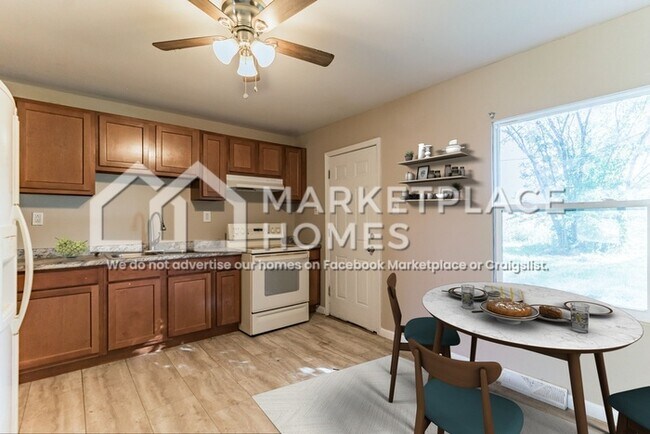 Foto del edificio - 70 W Adams Dr