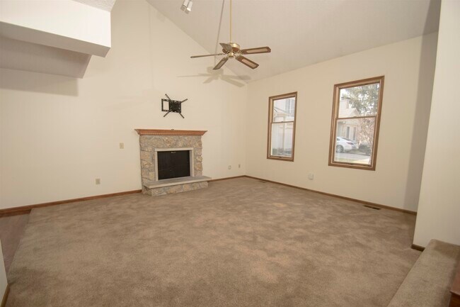 Foto del edificio - 6228 Sawmill Woods Dr
