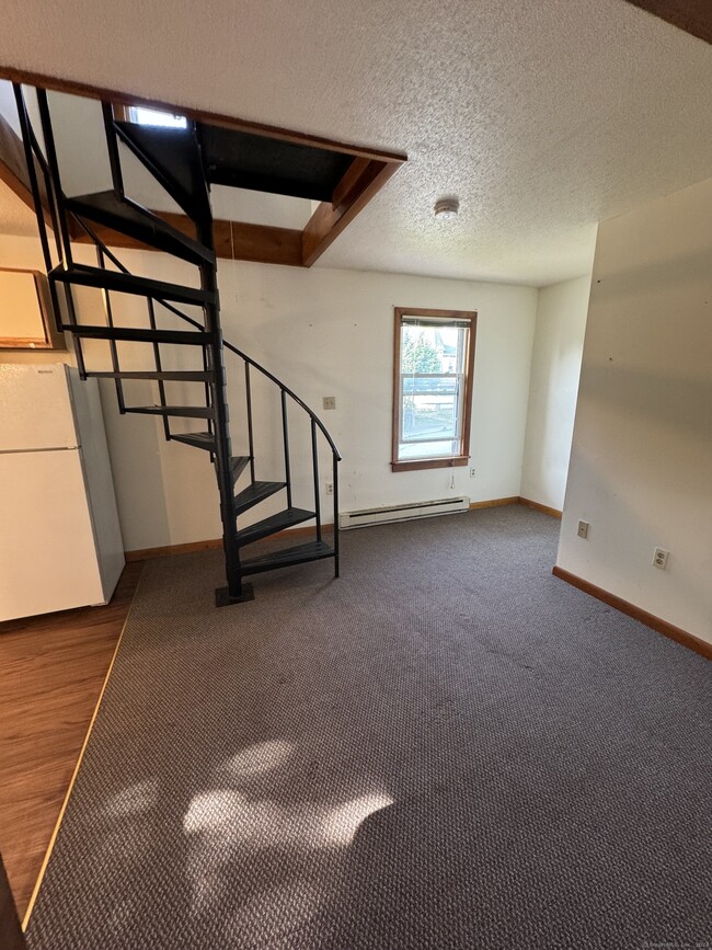 49 Ledyard Ave Unit 4, Groton, CT 06340 Room for Rent in Groton, CT