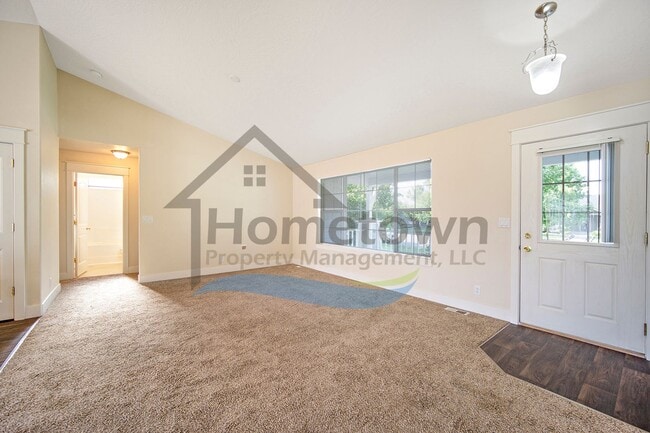 Building Photo - 3 Bedroom 2 Bathroom Home with Attached 2 ...