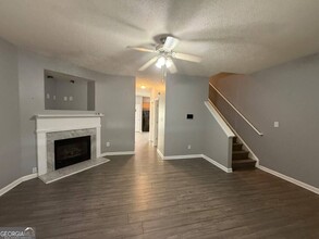 Building Photo - 1759 Glen View Way