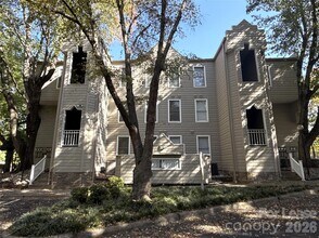 Building Photo - 300 S Cedar St
