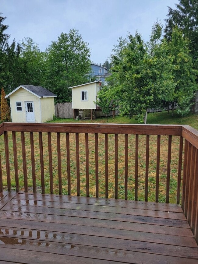 Building Photo - Must See Poulsbo Home!