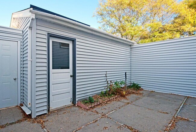 Foto del edificio - 8851 Ironwood Ave S