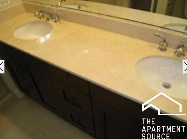 Foto del edificio - 1136 W Diversey Pkwy