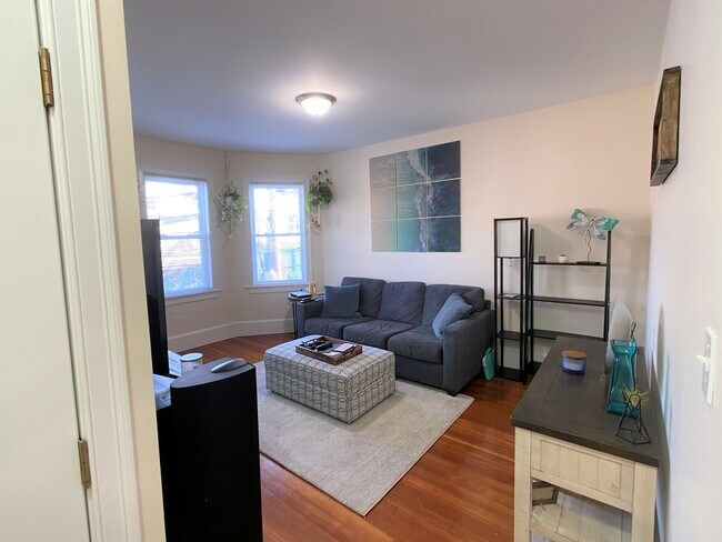 Foto del edificio - 15 Sargent Ave