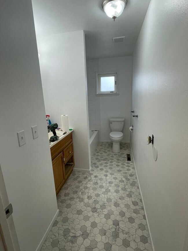 Foto del edificio - 2 Bedroom, 1 Bath Ranch Style Duplex with ...
