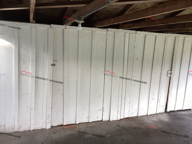 Building Photo - R72A