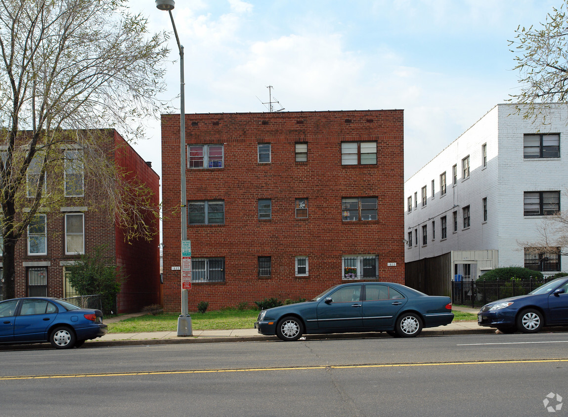 Building Photo - 1823 E Capitol St SE